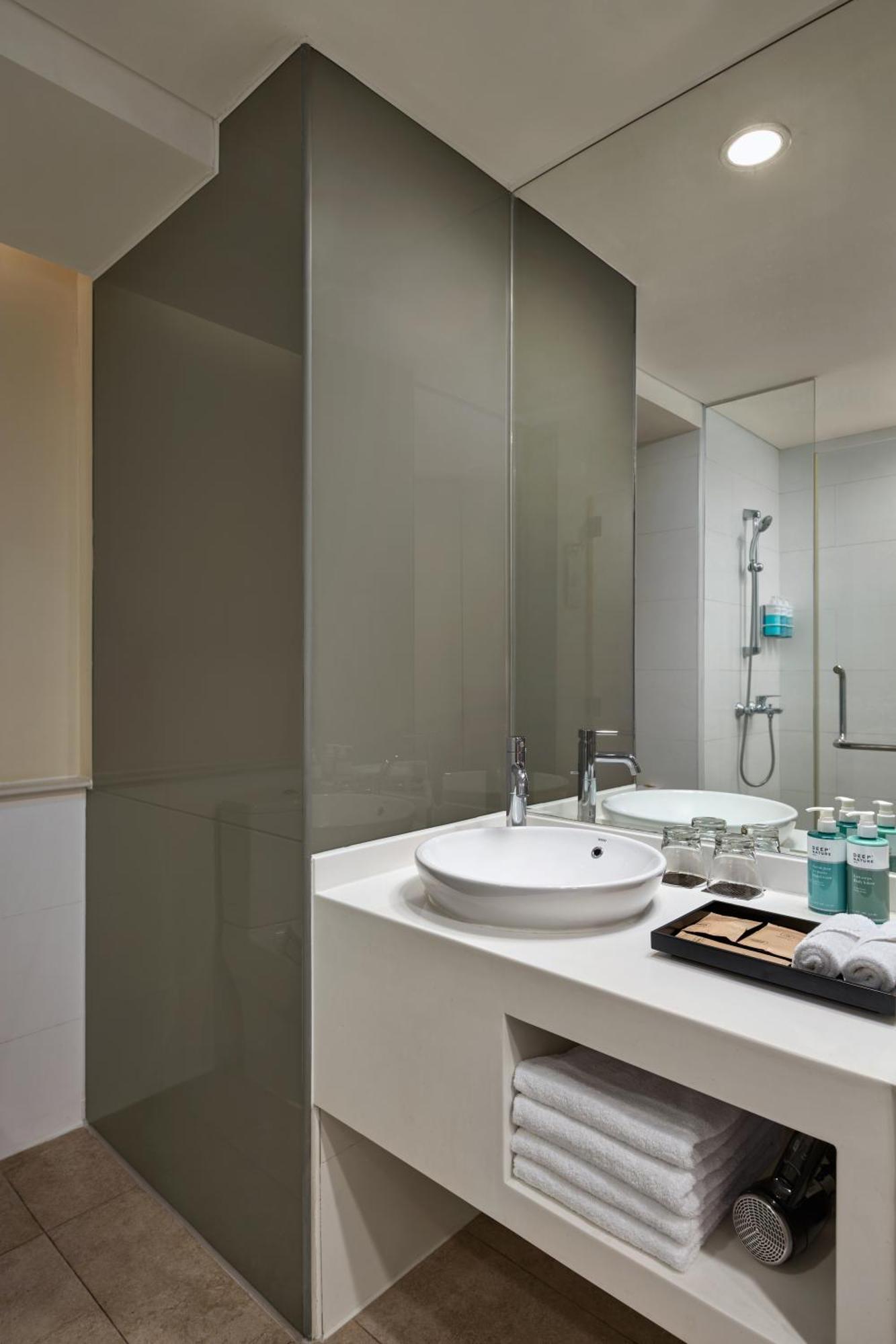 Novotel Living Saigon South Хошимин Екстериор снимка