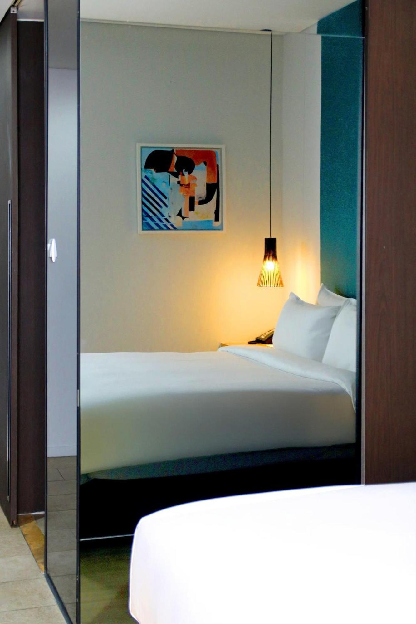 Novotel Living Saigon South Хошимин Екстериор снимка