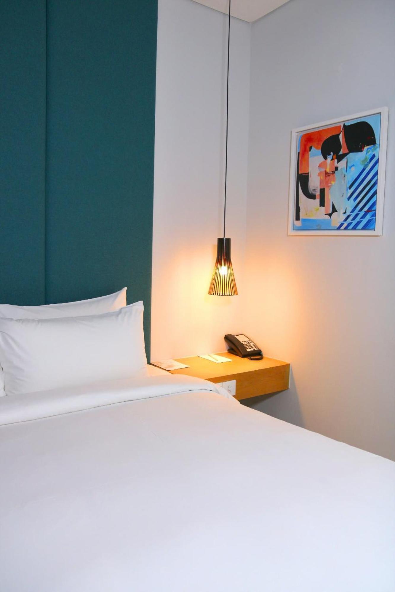 Novotel Living Saigon South Хошимин Екстериор снимка