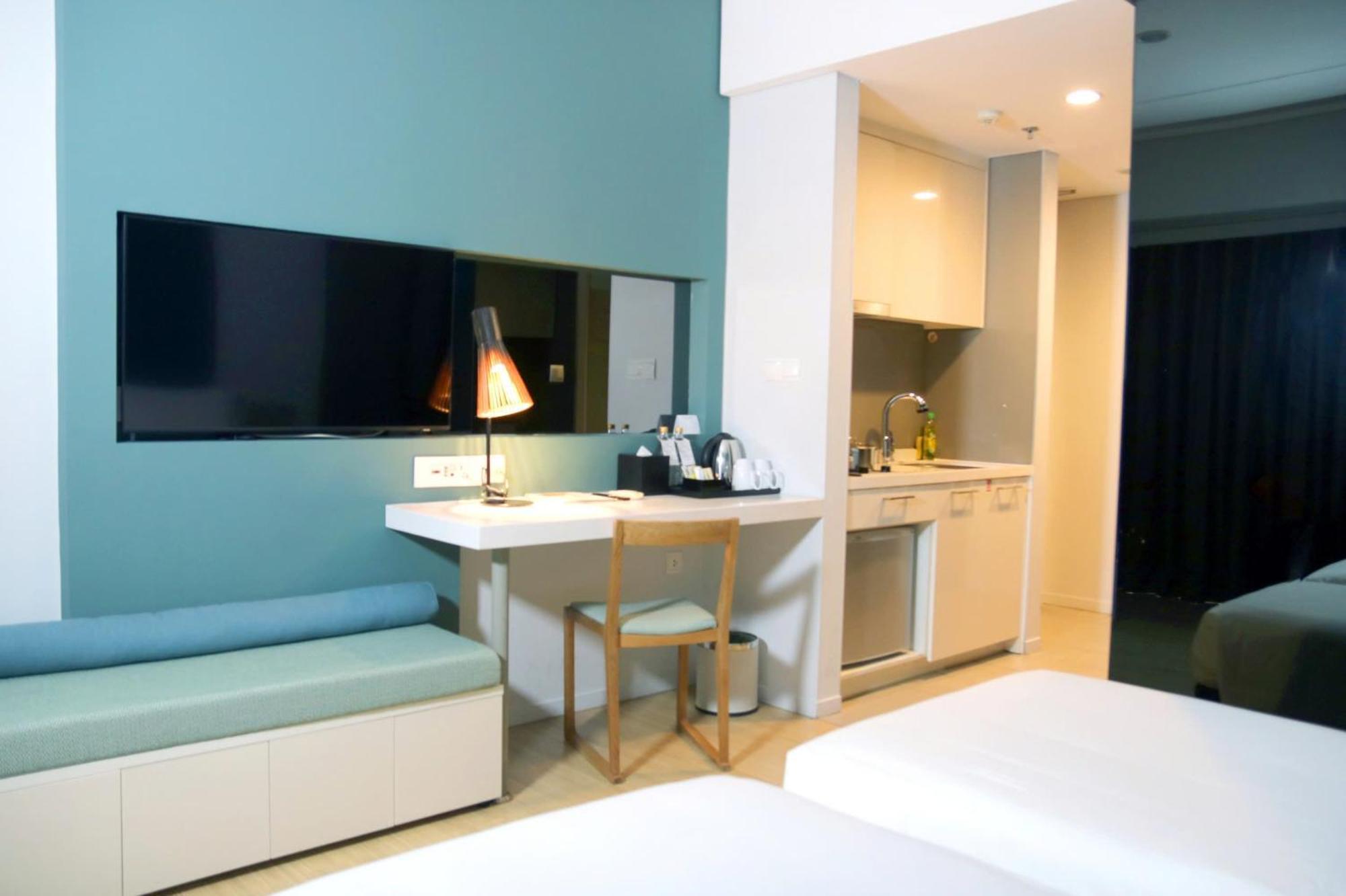 Novotel Living Saigon South Хошимин Екстериор снимка